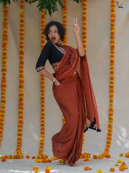 Suta - Brown Pre Stitched Readymade Mul Cotton Rust Saree with Pockets