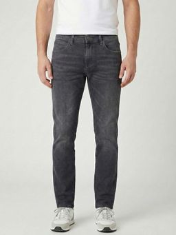 Wrangler - Men Grey Skanders Straight Fit Low Rise Jeans