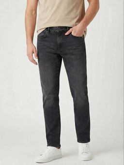 Wrangler - Men Black Skanders Straight Fit Mid Rise Jeans