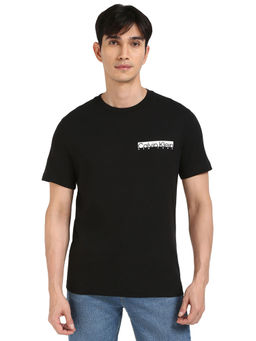 Calvin Klein - Men Black Solid Chest Logo T-Shirt
