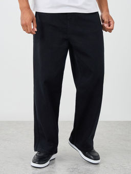 Styli - Men Solid Black Wide Leg Jeans