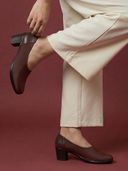 Brown color option, Currently selected