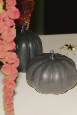 H&M - Grey Stoneware Decoration Pumkin