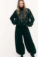 Black color option, Sold out, Currently selected