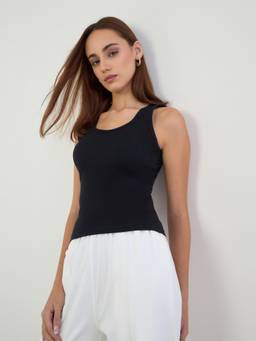 Styli - Women Black Solid Round Neck Sleeveless Fitted Regular Length Tank Top