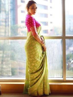 Mirraw - Stunning Parrot Green Art Silk Saree