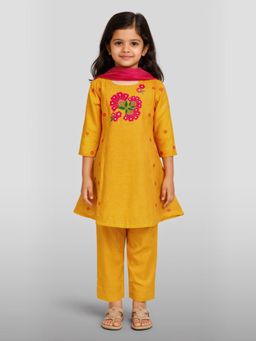 Vastramay - Girls Mustard Mul Chanderi Kurta Pant with Dupatta