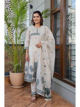 VGlame - Off White Embroidered Regular Kurta with Pant and Dupatta