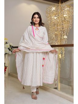 VGlame - White Embroidered Regular Kurta with Pant and Dupatta