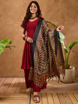 InWeave - Maroon V Neck Kurta with Palazzo and Dupatta