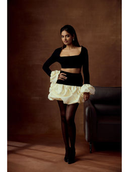 Lea Clothing - Women's Black Solid Crop Top