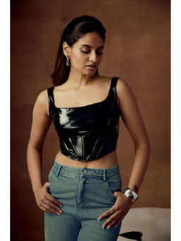 Lea Clothing - Women's Black Solid Crop Top