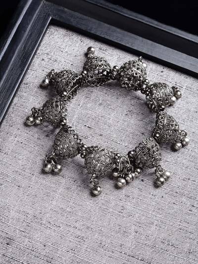 Woman Oxidized Silver-Toned Bangle (2.6)