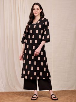 Pink Fort - Cotton Ajrakh Geometric Print Black Kurta With Pant (Set of 2)