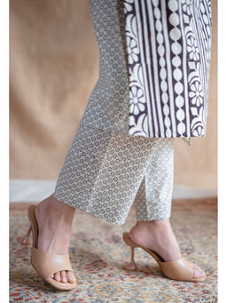 The Indian Ethnic Co. - White Straight Fakira Printed Mul Cotton Pant