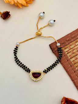 Abdesigns - Pleasing Mother Pearl Gold Plated Hand Mangalsutra