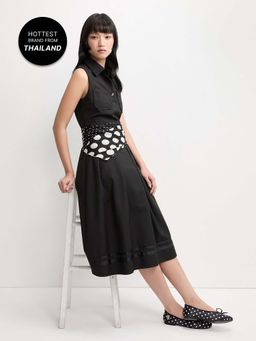 Pomelo - Sleeveless Collared Pleated Midi Dress with Contrast Hem Stripe