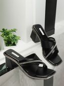 Black color option, Sold out, Currently selected