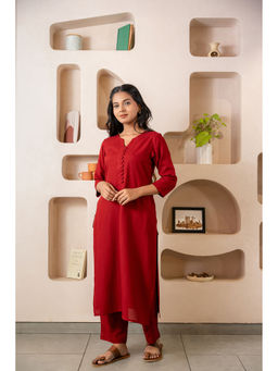 GulaboSitabo - Maroon Round Neck Regular Sleeve Kurta with Pant (Set of 2)
