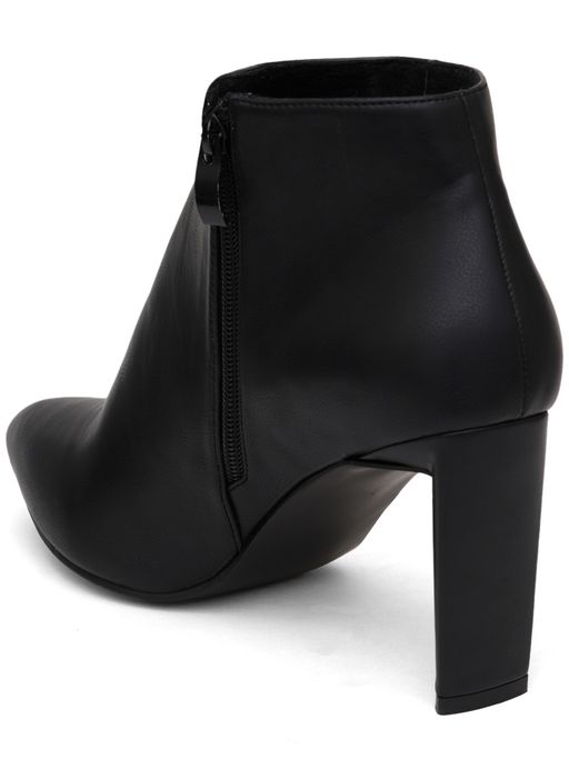 Porno qora yigit qattiq sikish