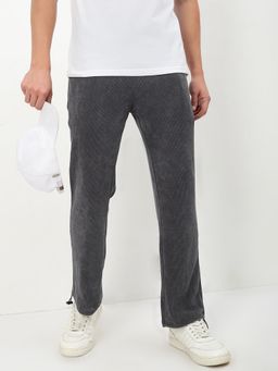 SHOWOFF - Men Dark Grey Solid Straight Fit Trouser