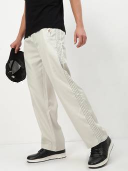 SHOWOFFFF - Men Grey Solid Straight Fit Trouser