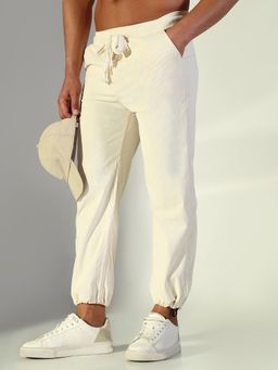 SHOWOFF - Men Cream Solid Straight Fit Trouser