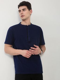 SHOWOFF - Men Navy Blue Solid Henley Collar T-Shirt