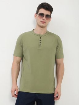 SHOWOFFFF - Men Green Solid Henley Collar T-Shirt