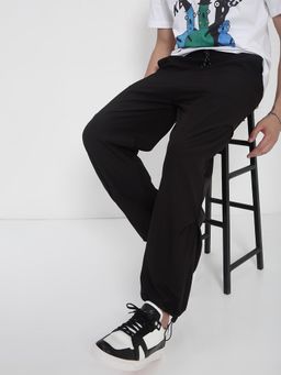 SHOWOFF - Edition Mens Black Solid Straight Fit Parallel Trackpant with Bottom Hem