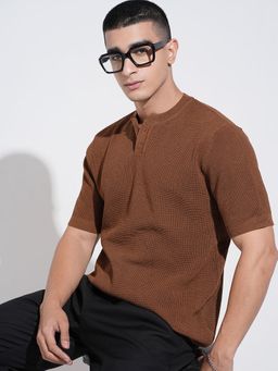 SHOWOFFFF - Men Brown Short Sleeves Henley Neck Regular Fit T-shirt