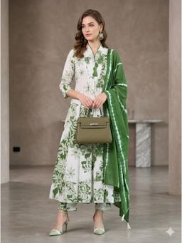 MAAND - White Printed Three Fourth Sleeves Kurta Pant & Dupatta