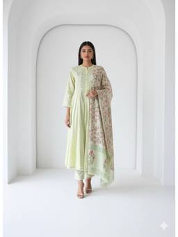 MAAND - Green Floral Three Fourth Sleeves Kurta Pant & Dupatta