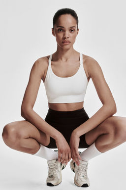 H&M - Women White Seamless Medium Support Sports Bra with DryMove