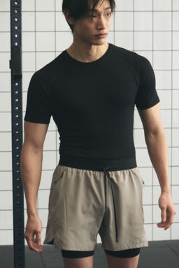H&M - Men Black Muscle Fit Sports T-Shirt With DryMove