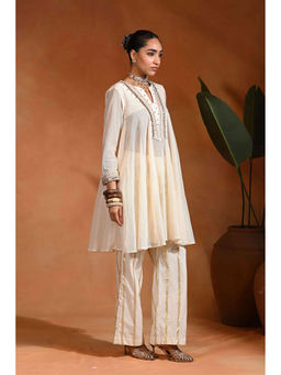 Rishi & Vibhuti - Ivory Nazm Zari Worked Kurta and Pant