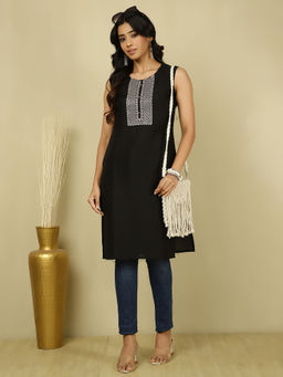 Jaipur Kurti - Black Embroidered Comfortable Fit Kurta