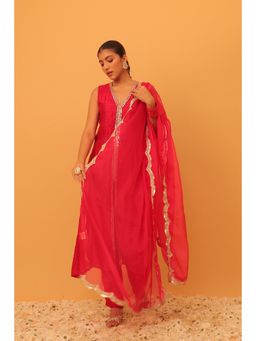 Alaya by Stage3 - Mehfil Punch Pink Kurta and Pant with Dupatta (Set of 3)