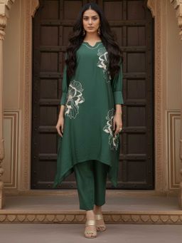 Dora Dori - Green Chanderi Floral Embroidered Kurta with Pant