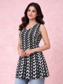 Black color option, Currently selected