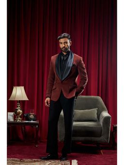 Philocaly - Tarantino Regular Fit Textured Maroon Tuxedo