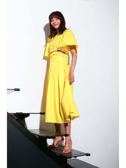 Echke - Yellow Dress With A Buttoned Waist And Box Pleat.