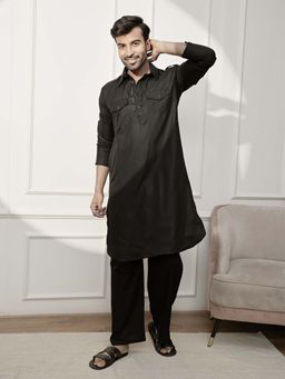 Vastramay - Men Black Solid Pathani Kurta with Pant (Set of 2)
