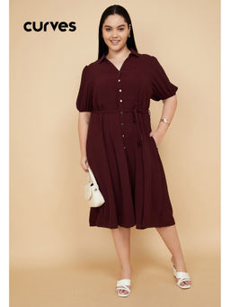 max - Curves Women Solid Midi Dress with Belt - Maroon