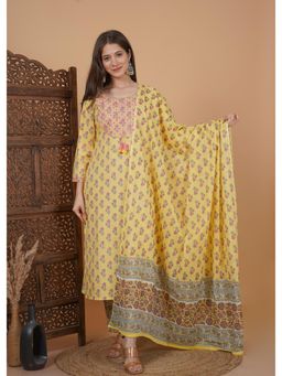 Meera Fab - Yellow Floral Printed Pure Cotton Kurta with Pant & Dupatta