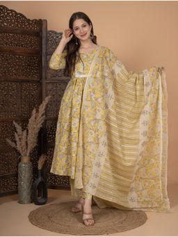 Meera Fab - Yellow Floral Printed Pure Cotton Kurta with Pant & Dupatta