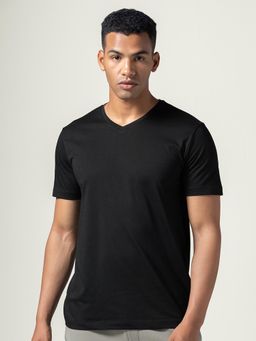 DaMENSCH - Men Black Breeze Ultralight V-Neck Solid T-Shirt