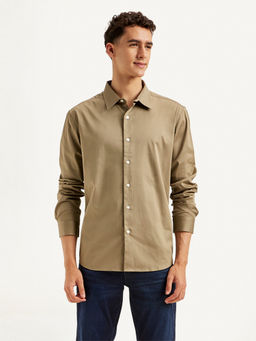 Levi's - Men's Bronze Solid Slim Fit Shirt