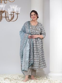 Bani Women - Plus Size Grey Printed Kurta with Trouser & Dupatta (Set of 3)