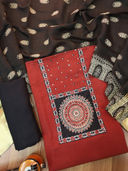Red color option, Sold out, Currently selected